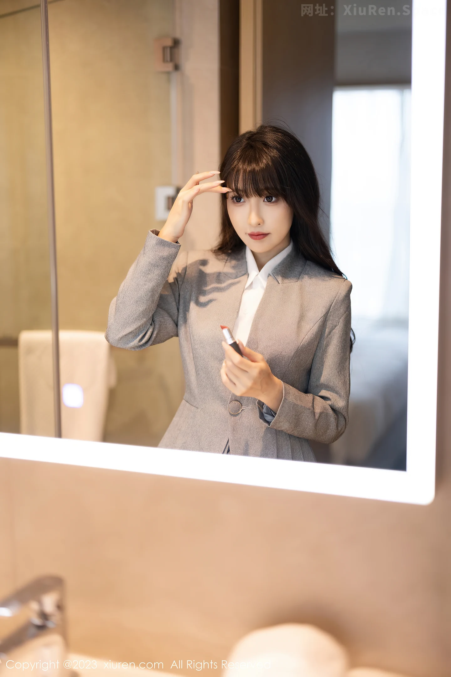 图片[4]-[XiuRen秀人网]VOL.7422 模特林星阑性感灰色OL服饰+淡蓝连衣短裙秀曼妙身姿诱惑写真85P-秀人网官方网站